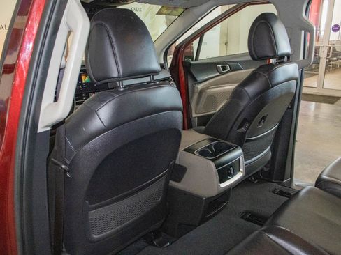 Used 2025 Kia Carnival LXS image 10