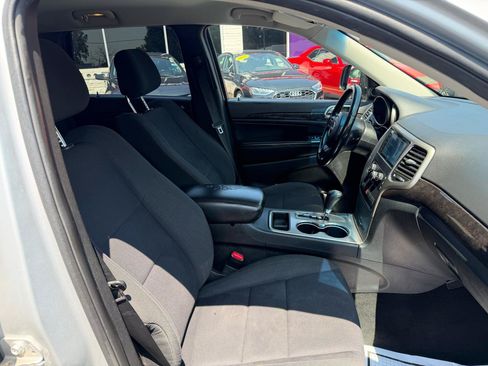 Used 2011 Jeep Grand Cherokee Laredo AWD/4WD image 13