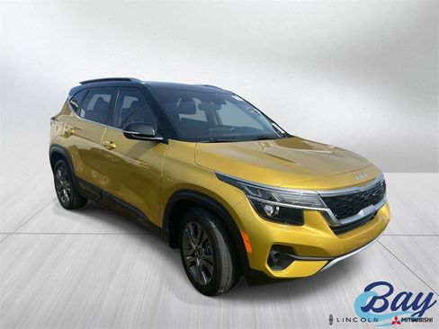 Used 2023 Kia Seltos S w/ Navigation Package image 1