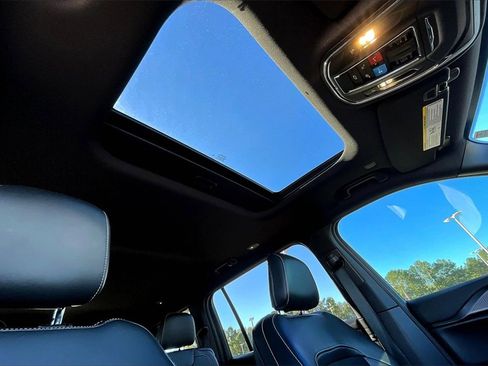 Used 2024 Jeep Grand Cherokee L Altitude image 22