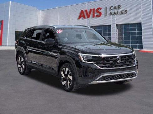 Used 2025 Volkswagen Atlas Cross Sport SE FWD image 3