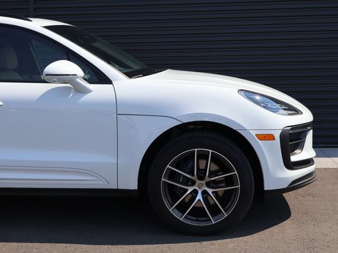 Used 2026 Porsche Macan AWD/4WD image 12
