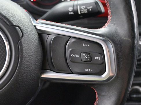 Used 2018 Jeep Wrangler Rubicon AWD/4WD image 17
