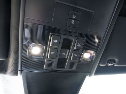 Used 2022 Volkswagen Tiguan SEL R-Line image 28