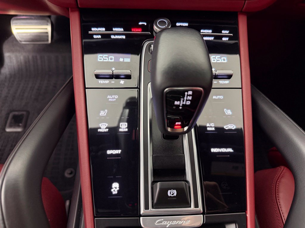 Certified 2023 Porsche Cayenne AWD/4WD image 33