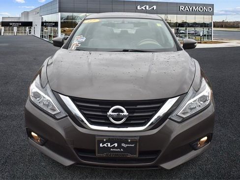 Used 2017 Nissan Altima 2.5 SL w/ Moonroof Package image 8