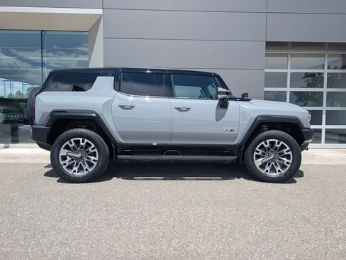Used 2024 GMC Hummer EV 2X w/ LPO, Illumination Package AWD/4WD image 8