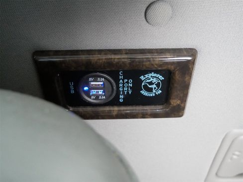 Used 2018 GMC Savana 2500 w/ Enhanced Convenience Package image 17