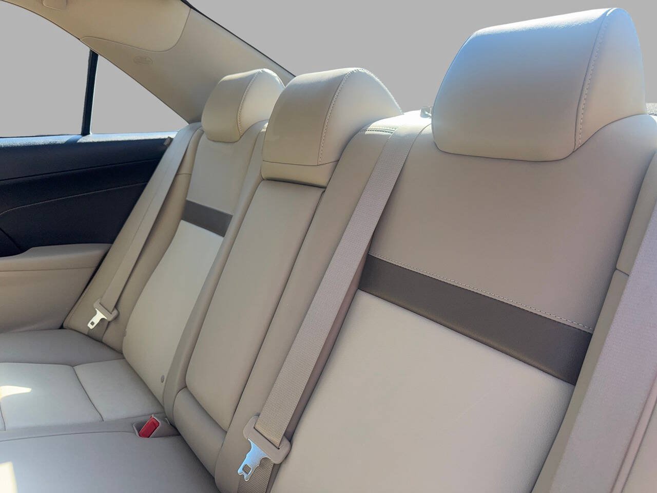 Used 2014 Toyota Camry XLE w/ Leather Package FWD image 22
