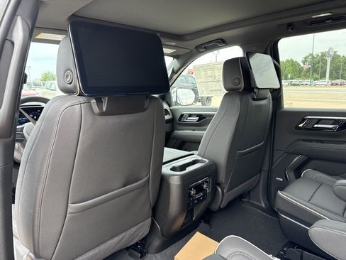 New 2026 Chevrolet Suburban Premier AWD/4WD image 8