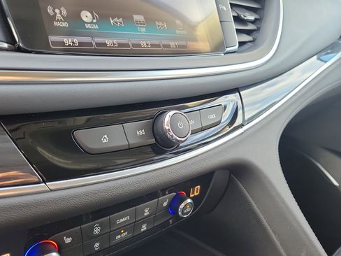 Used 2018 Buick Enclave Essence image 17