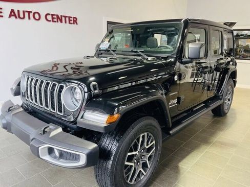 Used 2024 Jeep Wrangler Unlimited Sahara w/ Safety Group AWD/4WD image 3