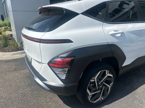 Used 2026 Hyundai Kona SEL Premium AWD/4WD image 13