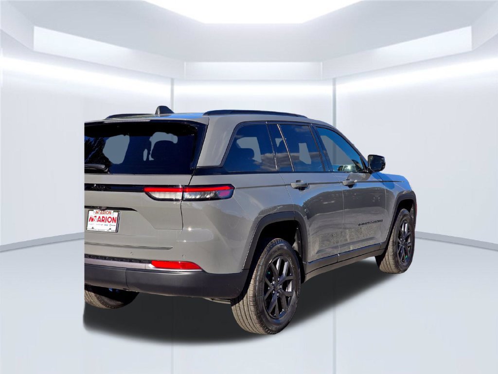 New 2027 Jeep Grand Cherokee Altitude RWD image 40