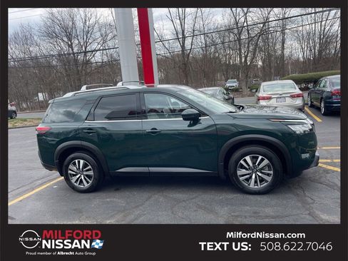Certified 2024 Nissan Pathfinder SL image 6