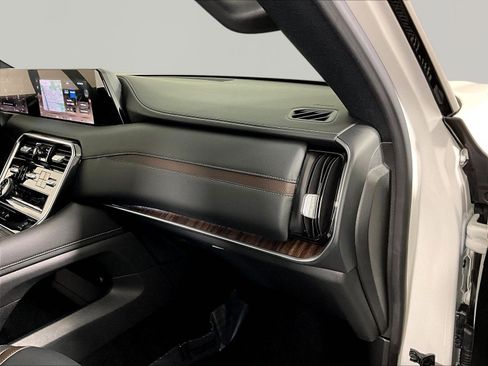 Certified 2025 Nissan Armada SL AWD/4WD image 27