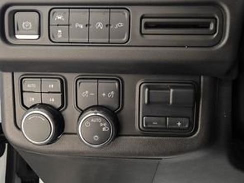 Used 2021 Chevrolet Tahoe LT w/ LT Signature Package image 17