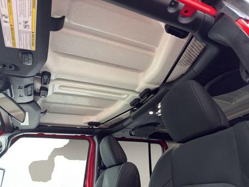 Used 2022 Jeep Wrangler Unlimited Sport image 25