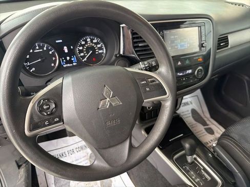 Used 2018 Mitsubishi Outlander ES AWD/4WD image 26