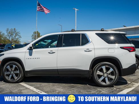 Used 2023 Chevrolet Traverse LT w/ LT Premium Package AWD/4WD image 4
