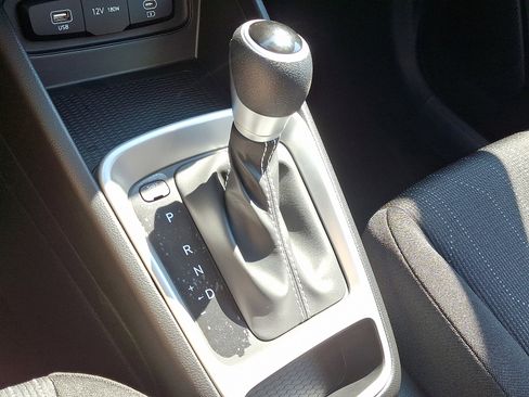 New 2025 Hyundai Venue SE image 17