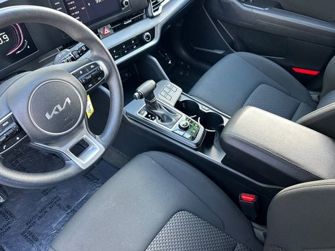 Used 2023 Kia Sportage LX image 7