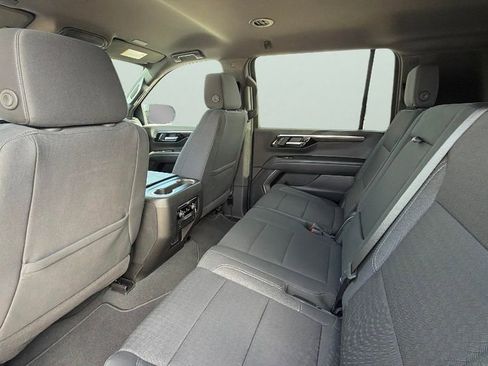 Certified 2025 Chevrolet Suburban LS RWD image 28