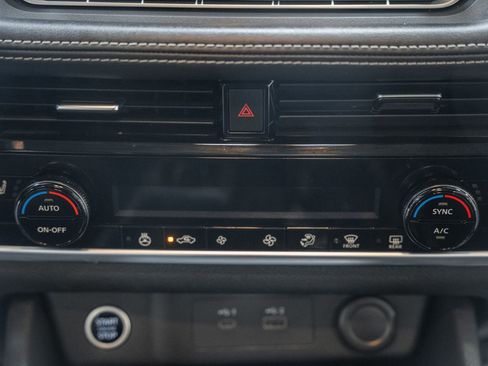 Used 2021 Nissan Rogue SV w/ Premium Package image 28