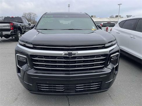 Used 2025 Chevrolet Traverse High Country image 2