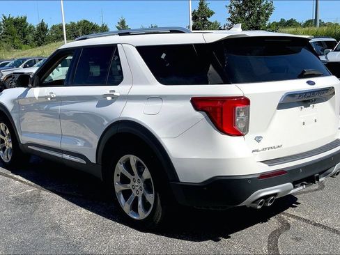 Used 2020 Ford Explorer Platinum w/ Premium Technology Package AWD/4WD image 2