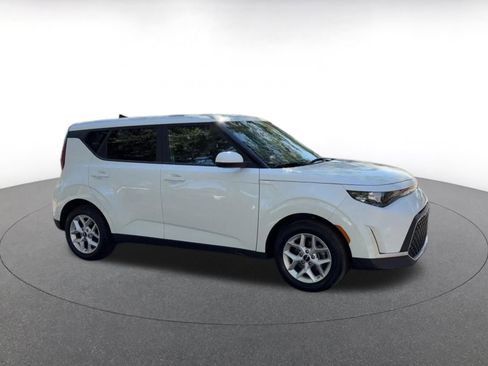 Used 2025 Kia Soul LX w/ LX Technology Package image 2