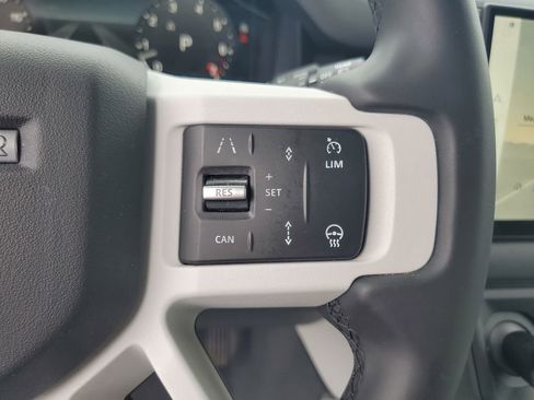 Certified 2025 Land Rover Defender 130 X-Dynamic SE AWD/4WD image 17