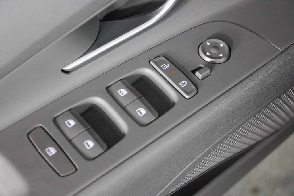 Certified 2025 Hyundai Elantra SEL FWD image 24