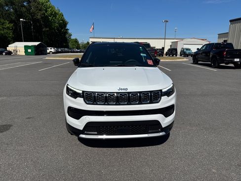 Used 2024 Jeep Compass Limited w/ Elite Group AWD/4WD image 2
