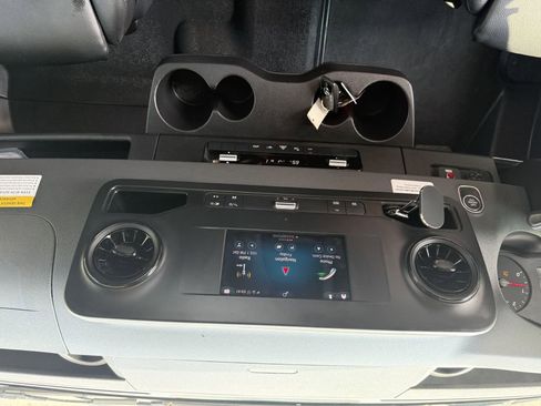 Used 2019 Mercedes-Benz Sprinter 170 image 40