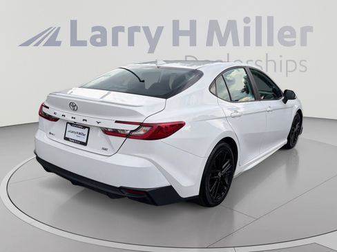 Used 2025 Toyota Camry SE FWD image 5