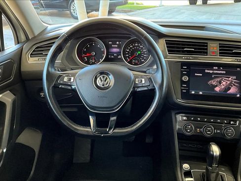 Used 2018 Volkswagen Tiguan SE w/ Panoramic Sunroof Package image 4