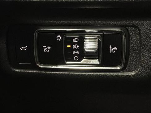 Used 2025 Lincoln Corsair AWD image 30