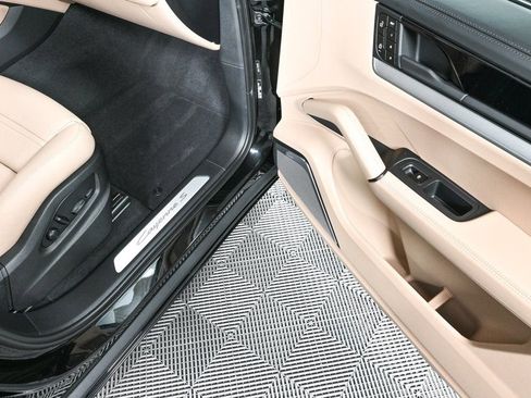 New 2025 Porsche Cayenne S image 32