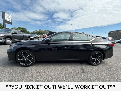 Used 2024 Nissan Altima 2.5 SR w/ SR Premium Package FWD image 1