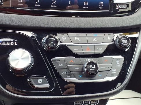 Used 2025 Chrysler Pacifica Select FWD image 25