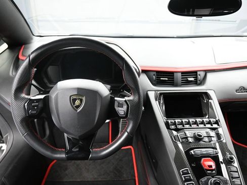 Used 2019 Lamborghini Aventador S image 18