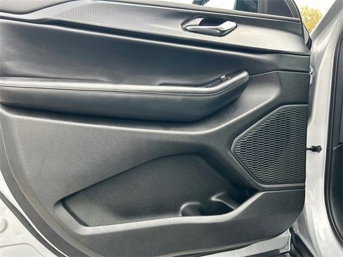 Used 2024 Jeep Grand Cherokee Altitude image 18