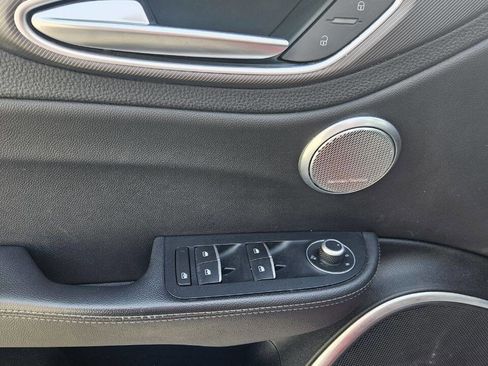 Used 2018 Alfa Romeo Giulia Ti w/ Nero Edizione image 12