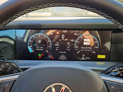 New 2026 Volkswagen Tiguan SE image 18