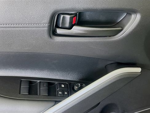 Used 2025 Toyota Corolla Cross AWD Hybrid image 16