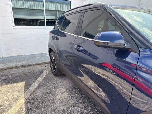 Used 2024 Kia Seltos EX image 4