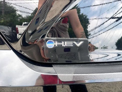 Used 2025 Toyota Camry SE w/ Convenience Package FWD image 10