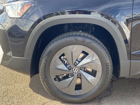 New 2026 Volkswagen Taos S image 6
