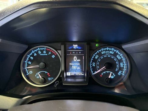 Used 2023 Toyota Tacoma TRD Off-Road image 15